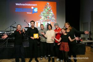 Siegel-Übergabe beim Weihnachtskonzert der Grace-Hopper-Gesamtschule in Teltow