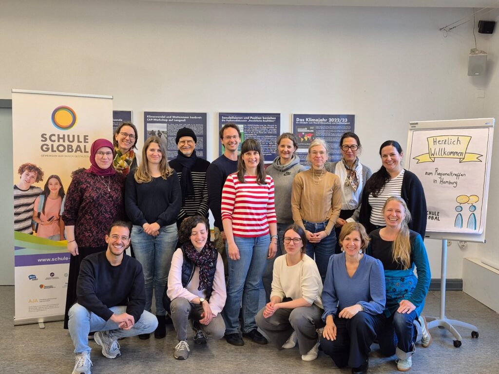 Gruppenfoto von Teilnehmern eines Regionaltreffens der Initiative Schule Global in Hamburg.